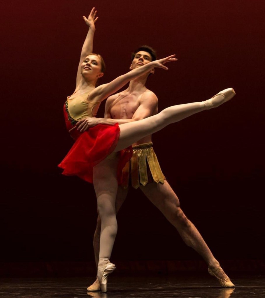 Elise Nøkling-Eide er profesjonell ballerina i Nasjonalballetten i Den Norske Opera & Ballett. I tillegg er hun mPOWER-Agent og Empowerment-lærer ved Empowerment Akademiet. Hun er også fagansvarlig og kursleder for Feelgood-hormonkursene.