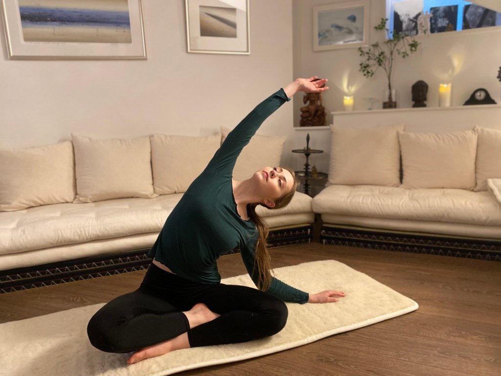 mPOWER Akademiet tilbyr en terapeutisk empowerment yogalærerutdannelsen: Dette er en helt ny og sertifisert terapeutisk yogaform - som inkluderer: forskningsbaserte yoga-, meditasjons-, puste-, yoga nidra- og hormonøvelser – kombinert med klassiske yogaøvelser. Vi tar det beste fra Østens visdom og kombinerer det med det beste fra Vestens medisinske toppforskning!